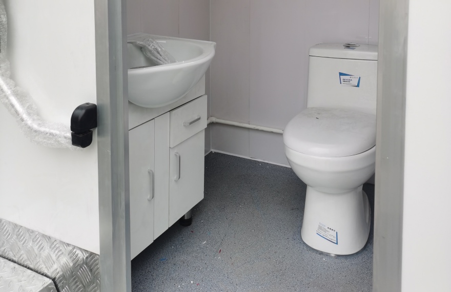 2 stall mobile toilet trailer interior design